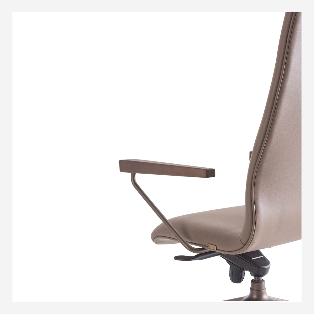 Discovery Executive Chair