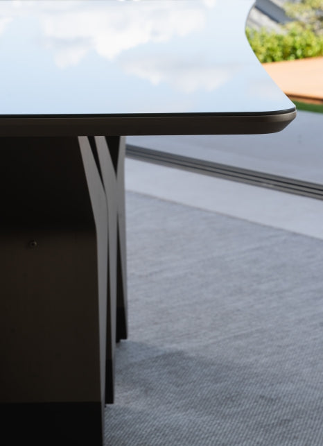 Bailarina Dining Table