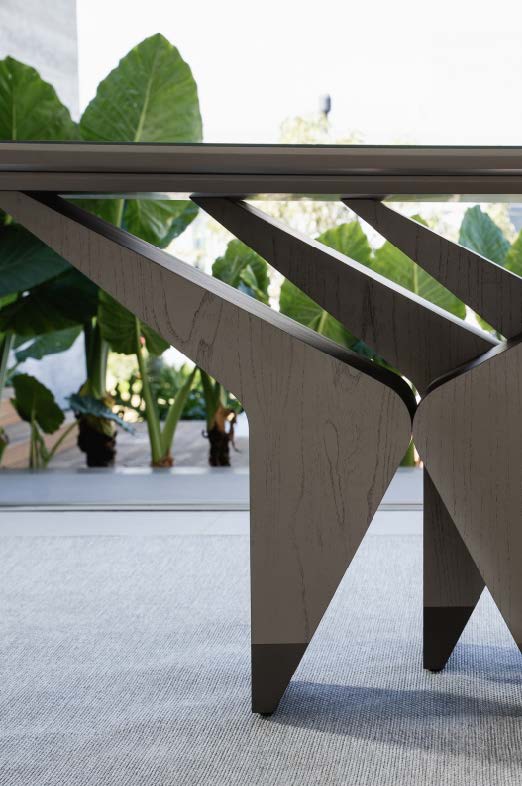 Bailarina Dining Table