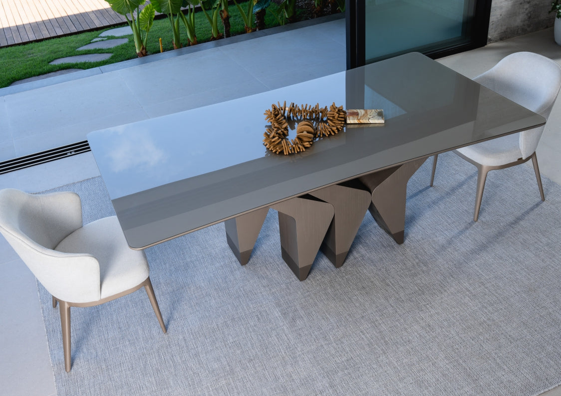 Bailarina Dining Table