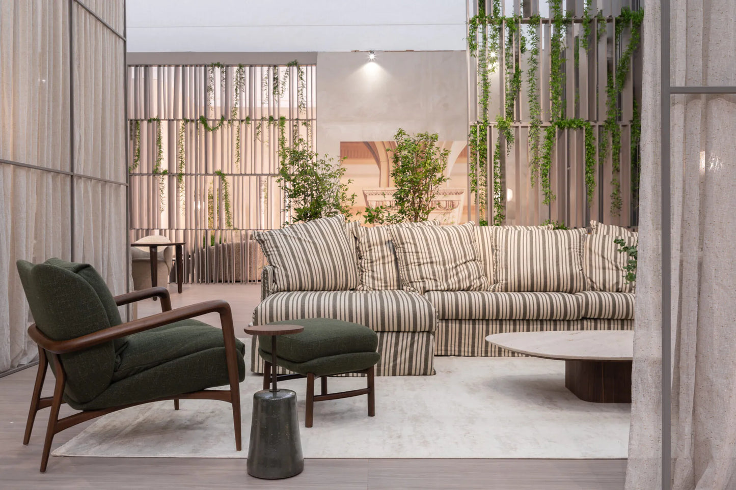 Edifiante Accent Chair