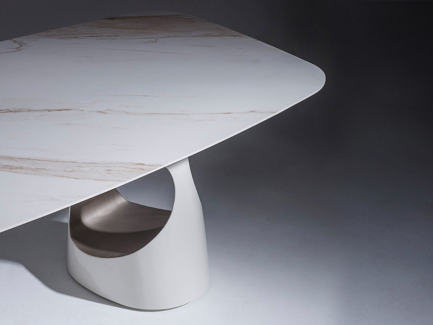 Olhar Dining Table