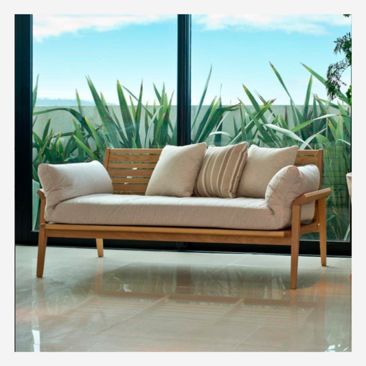 Aruã Indoor & Outdoor Sofa