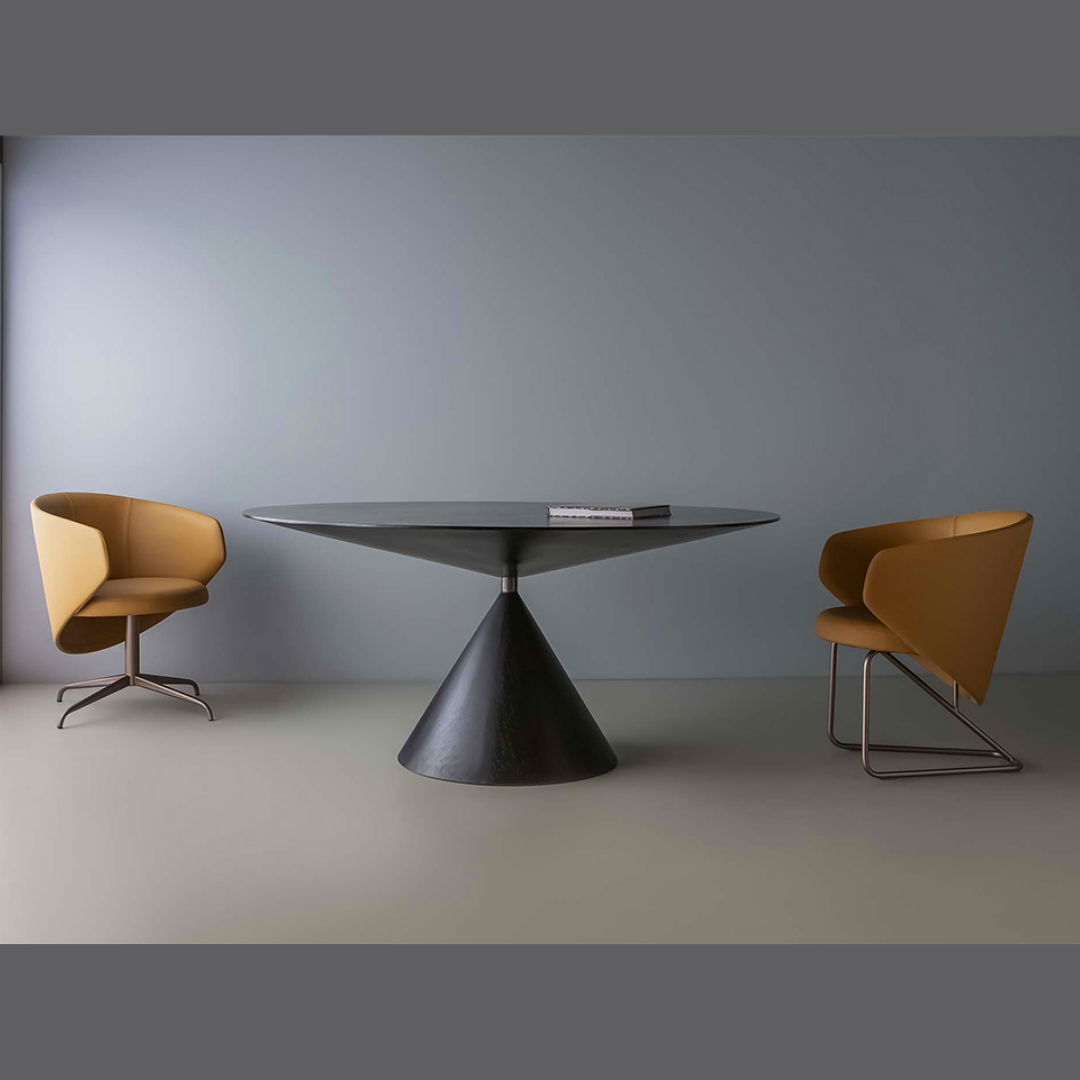 Pião Dining Table