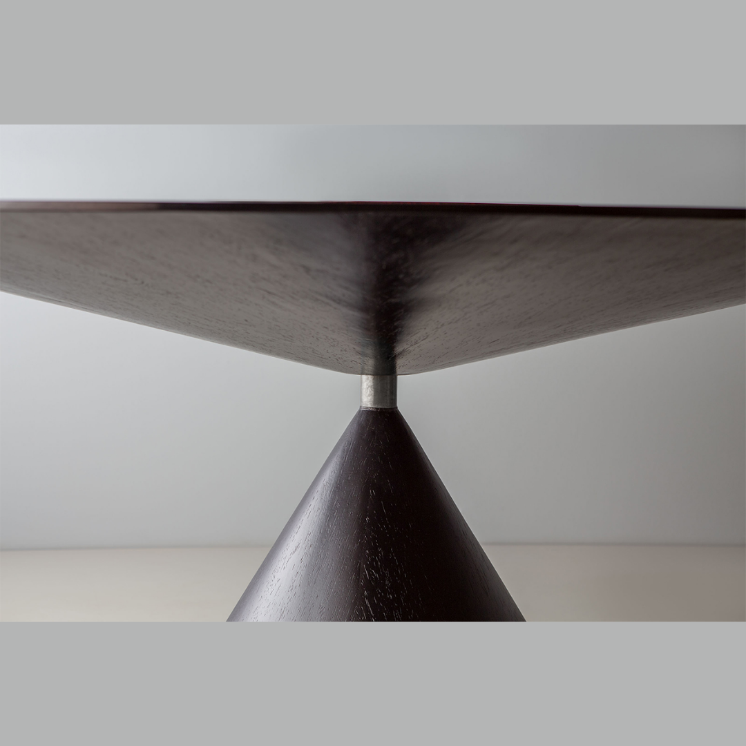 Pião Dining Table