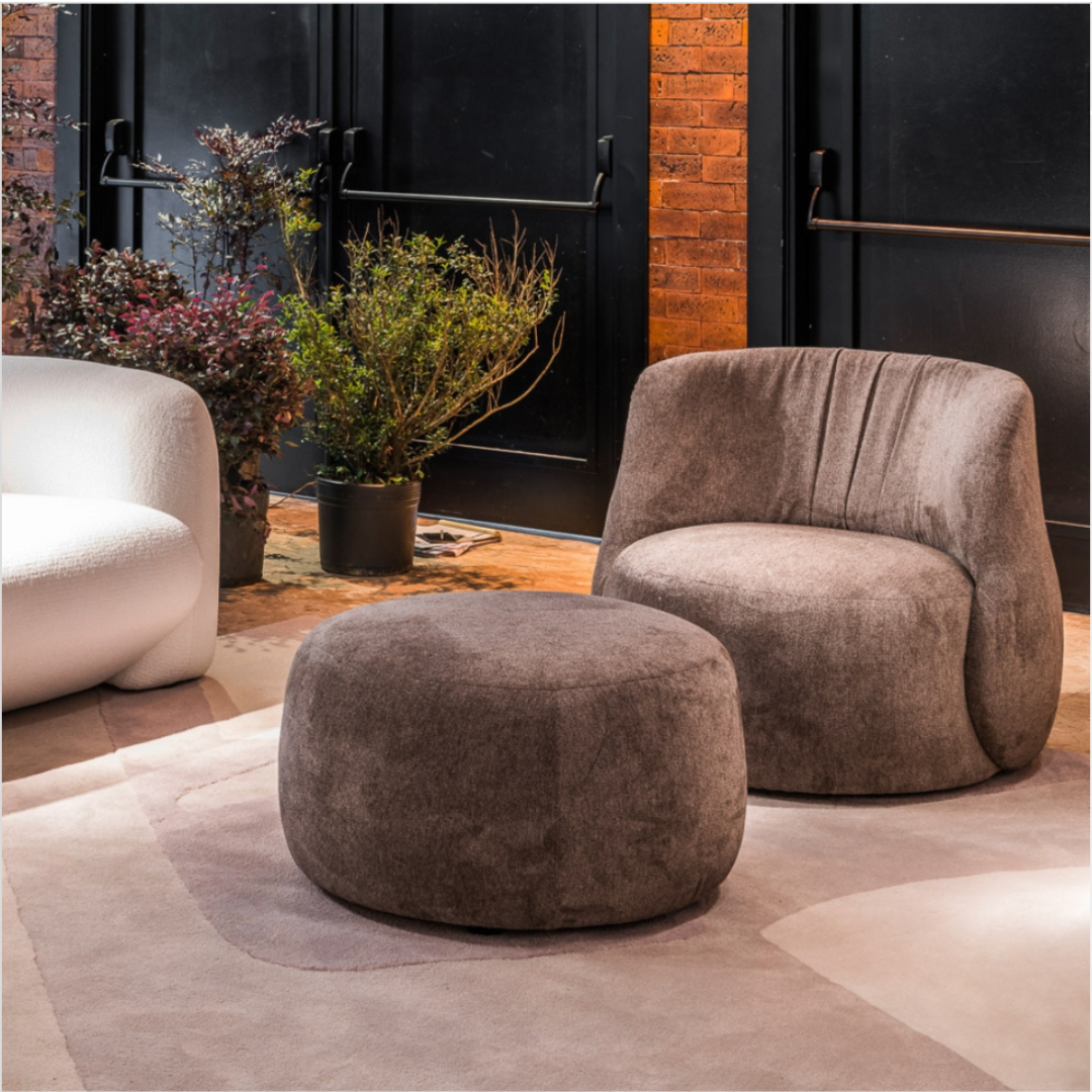 Ampulheta Accent Chair & Ottoman